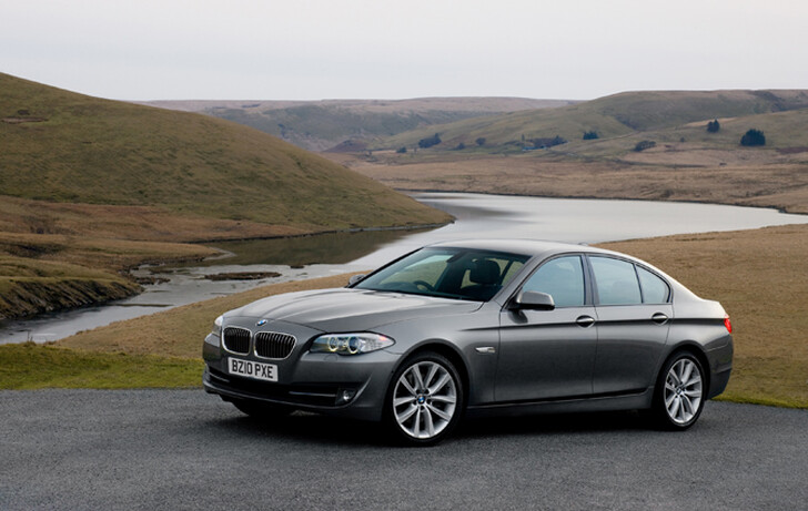 The 5 Series looks great in saloon or estate form.