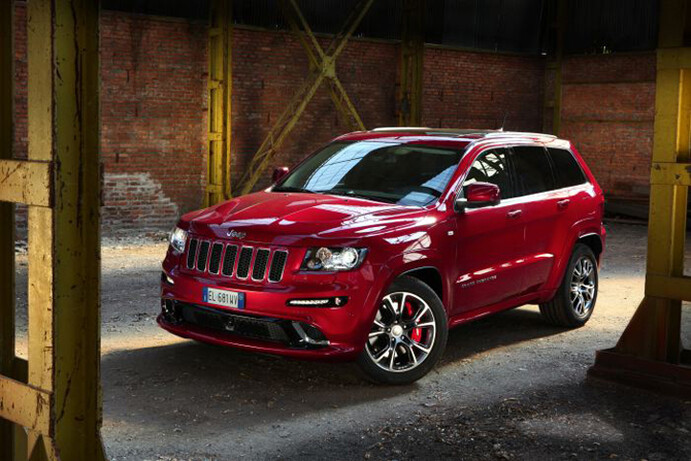 Move over, Range Rover Sport, the HEMI-engined SRT is on the scene.