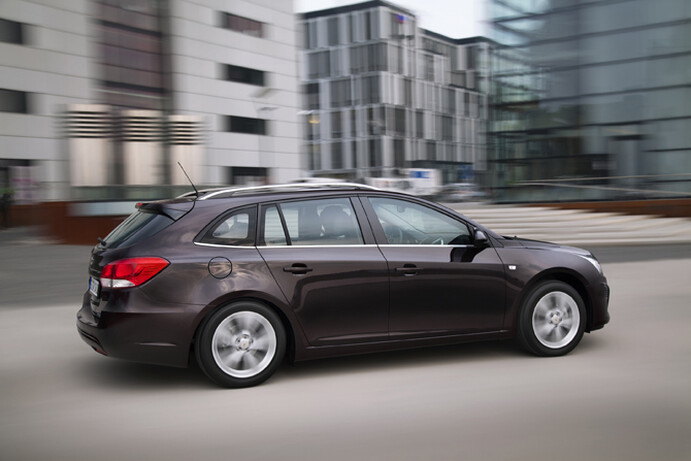 The station wagon is longer and wider than the saloon, and offers more interior space.