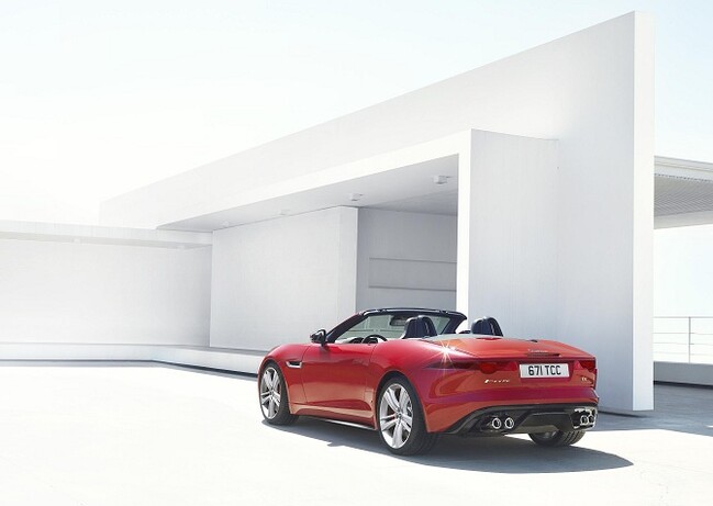 Jaguar F-Type 4