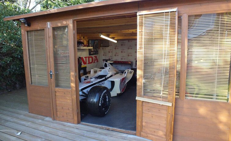 Kevin Thomas, from near Brighton, wanted an F1 car. So be built one.