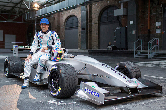 Qualcomm will supply Formula E safety cars will get wireless charging technology.