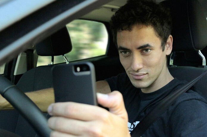 More than thirty per cent of young Brits takes a selfie while driving.