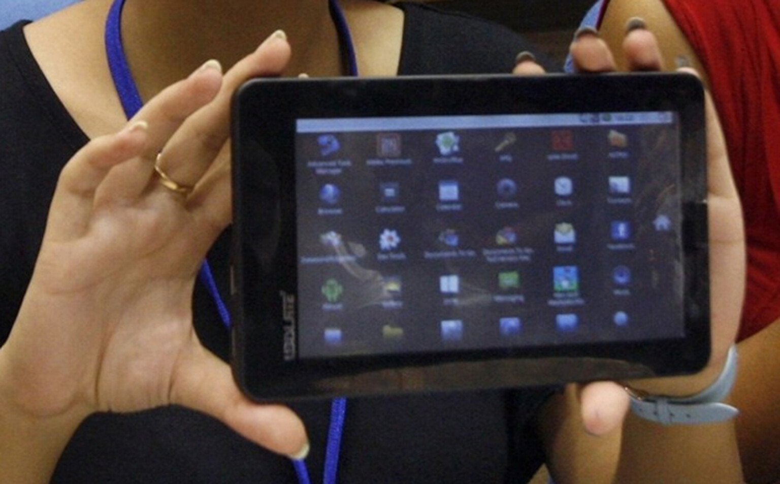 India launches world's cheapest tablet, costs $60