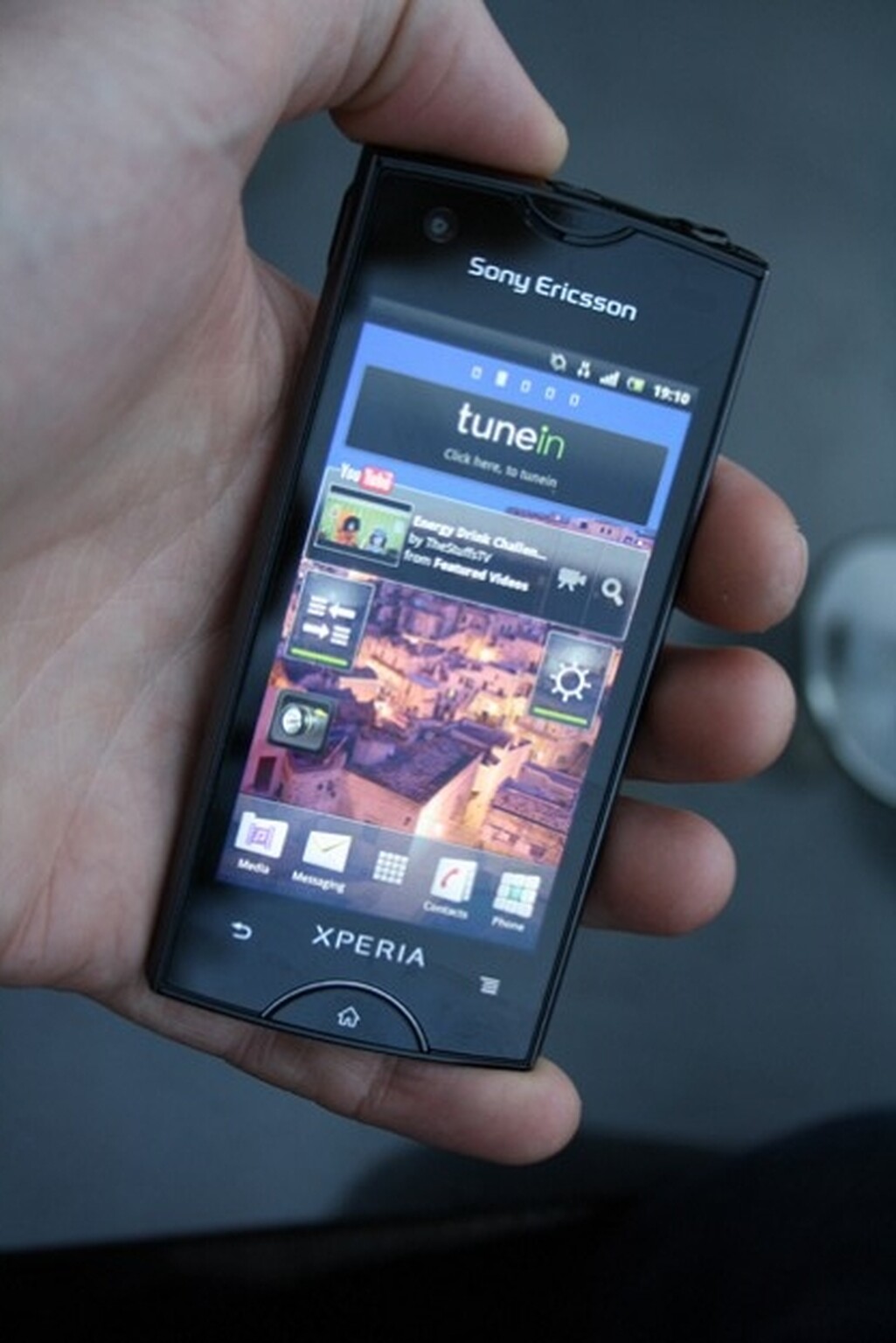 Sony Ericsson Xperia ray appears online, available now from Vodafone