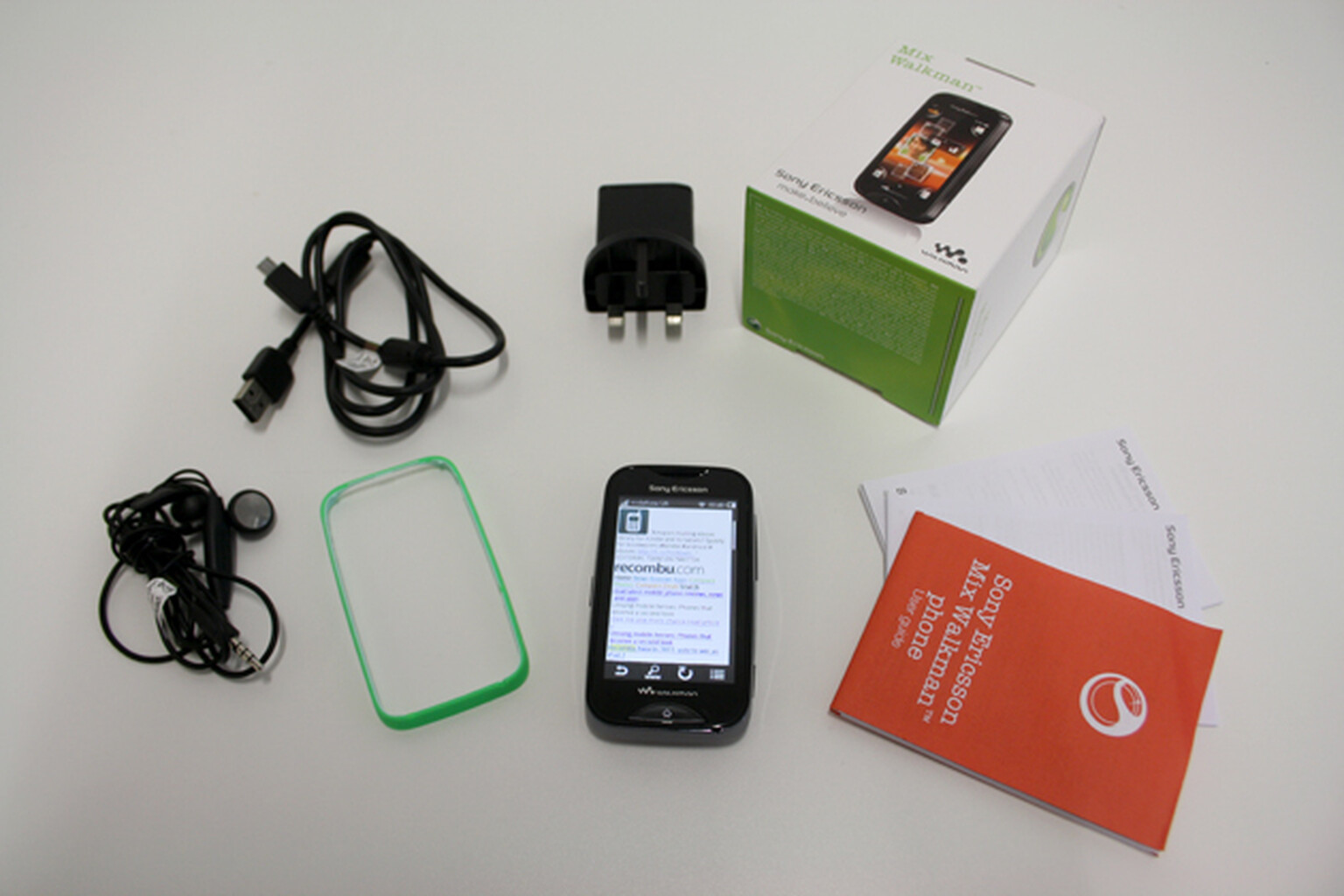 Sony Ericsson Mix Walkman: What's in the box?