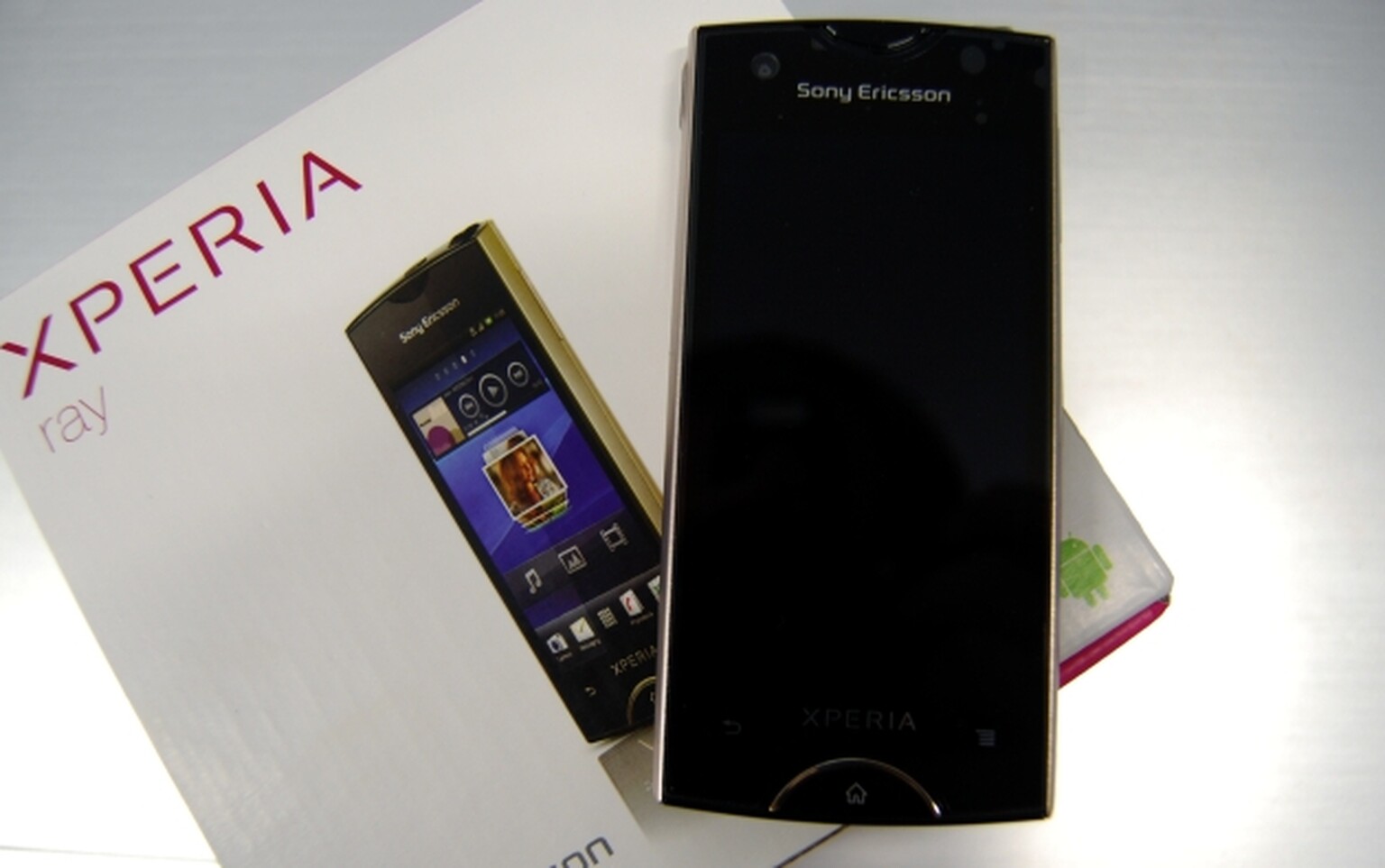 Sony Ericsson Xperia Ray: What's in the box?