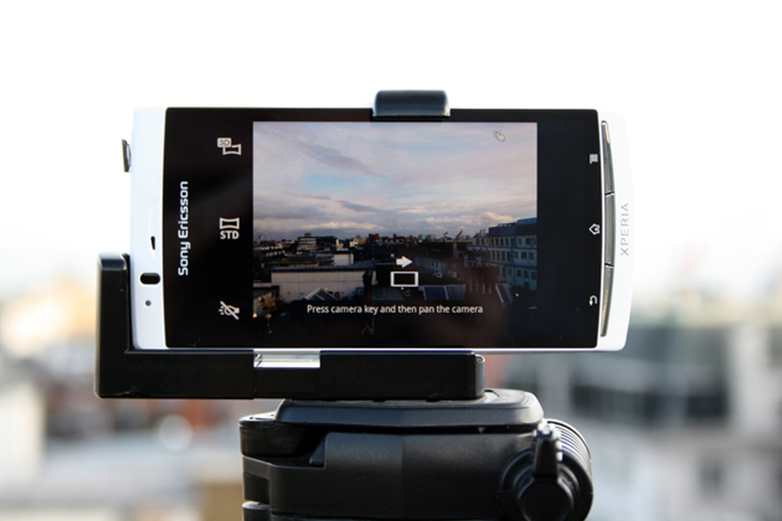 Sony Ericsson Xperia Arc S: Hands on shots with the 3D panoramic sweep