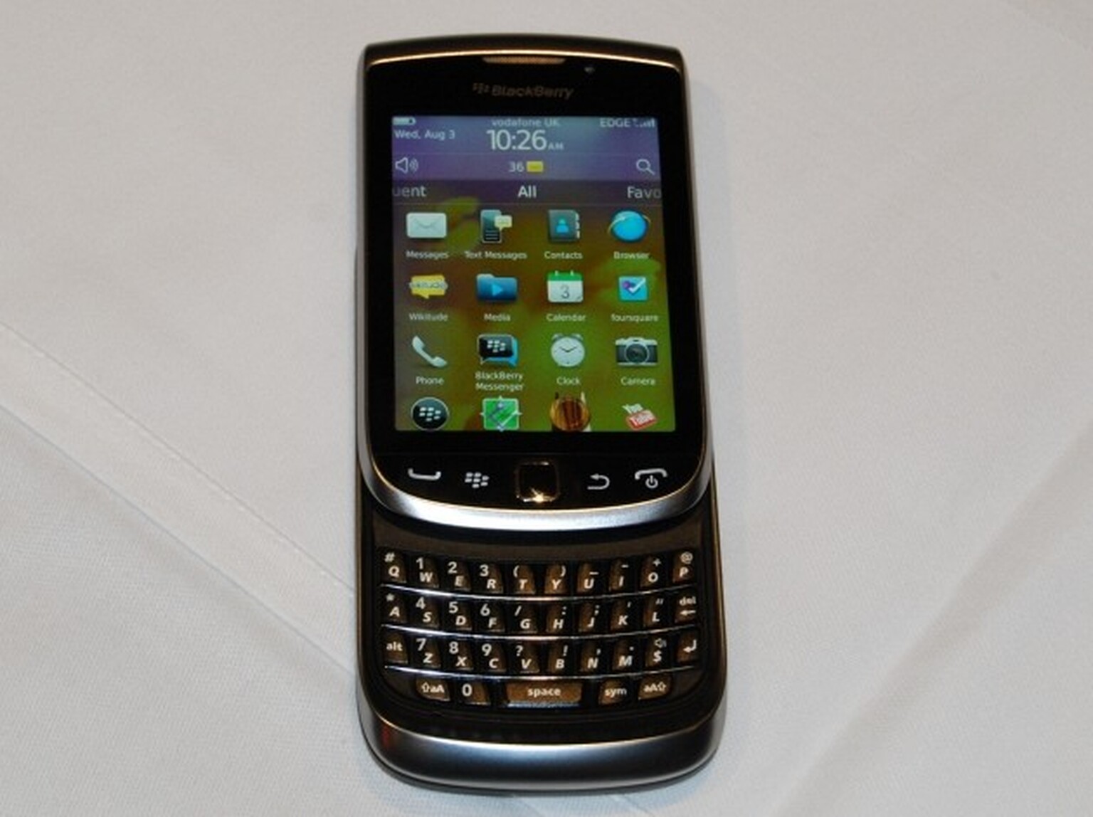 BlackBerry Torch 9860 and 9810 and Curve 9360 dates outed on Clove