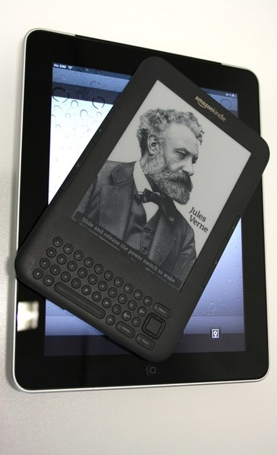 Amazon Tablet gets played with: No e-ink, but a full-colour 7-inch touchscreen