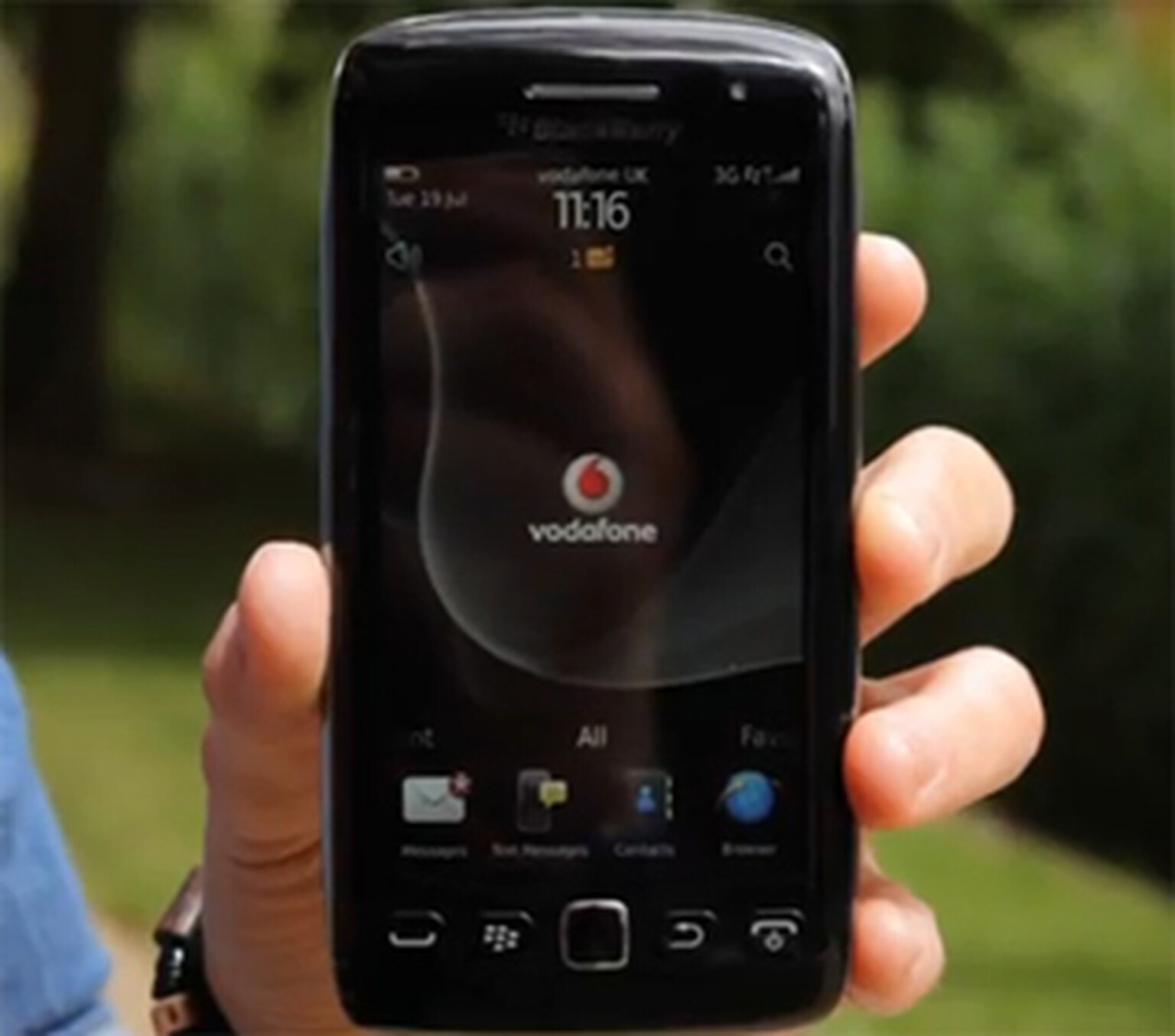 BlackBerry Torch 9860 hitting Vodafone shops this weekend