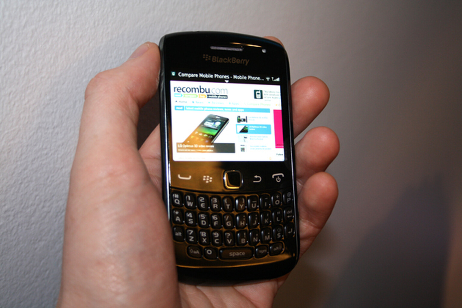 BlackBerry Curve 9360: Hands-on shots and first impressions