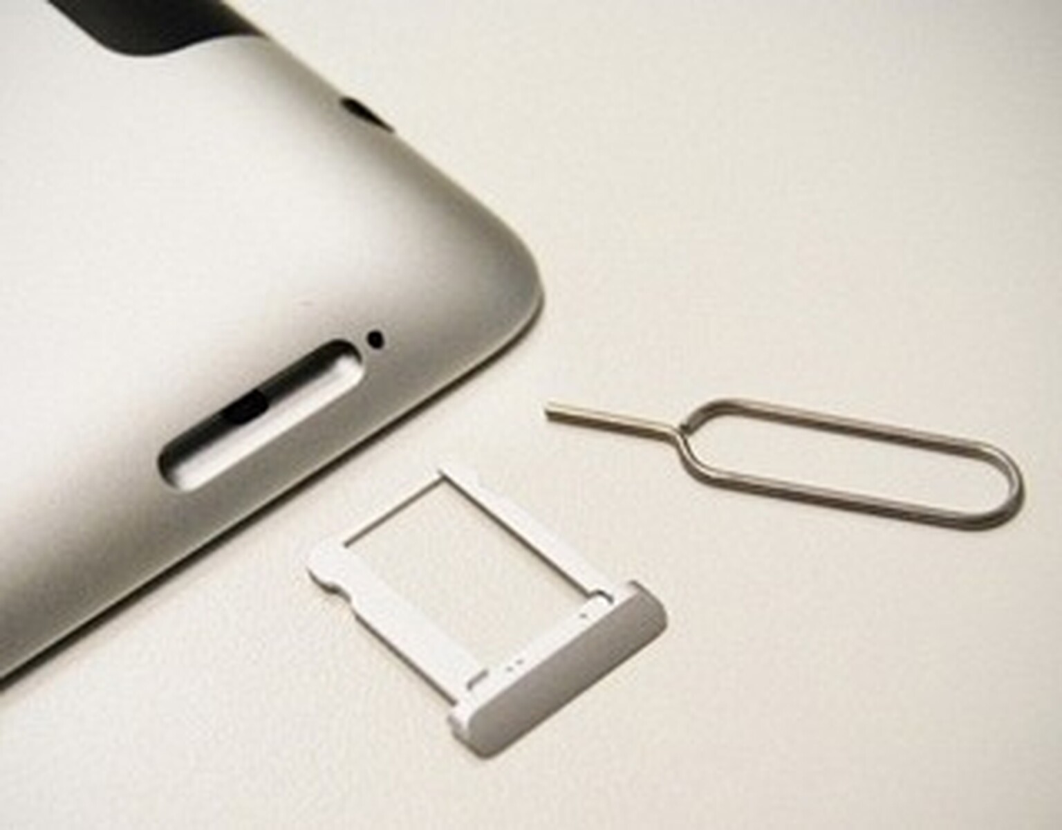 iPhone 5 to be worldwide-compatible handset?