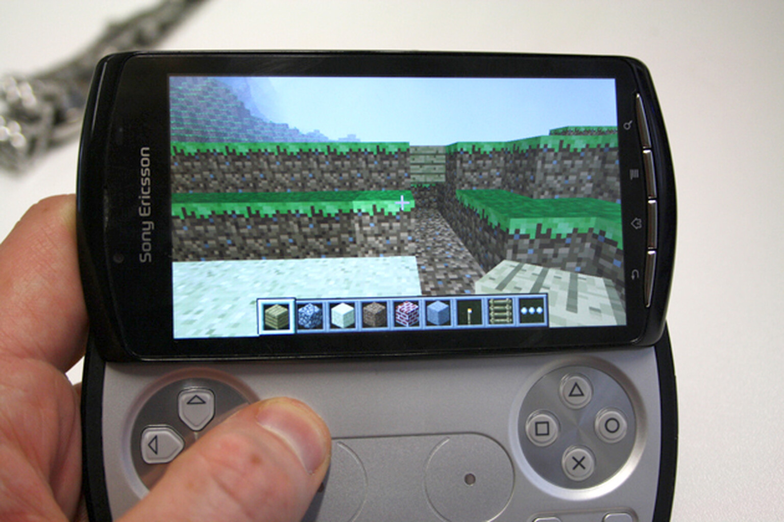 Minecraft Pocket Edition on Xperia Play: Hands-on pictures and first impressions