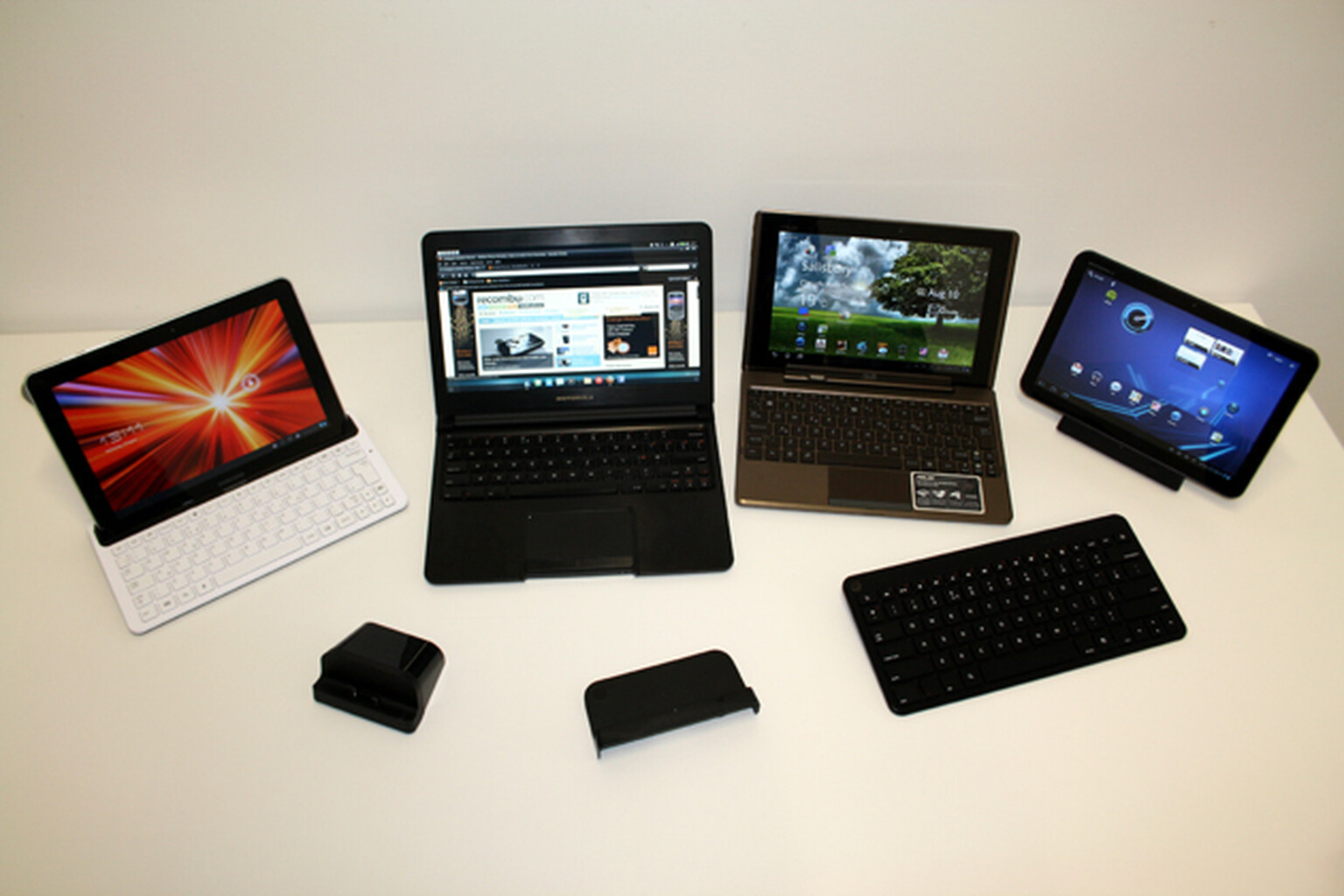 Samsung Galaxy Tab 10.1 vs Motorola Xoom vs Asus Eee Pad Transformer vs Motorola Atrix: Android Keyboard Wizards