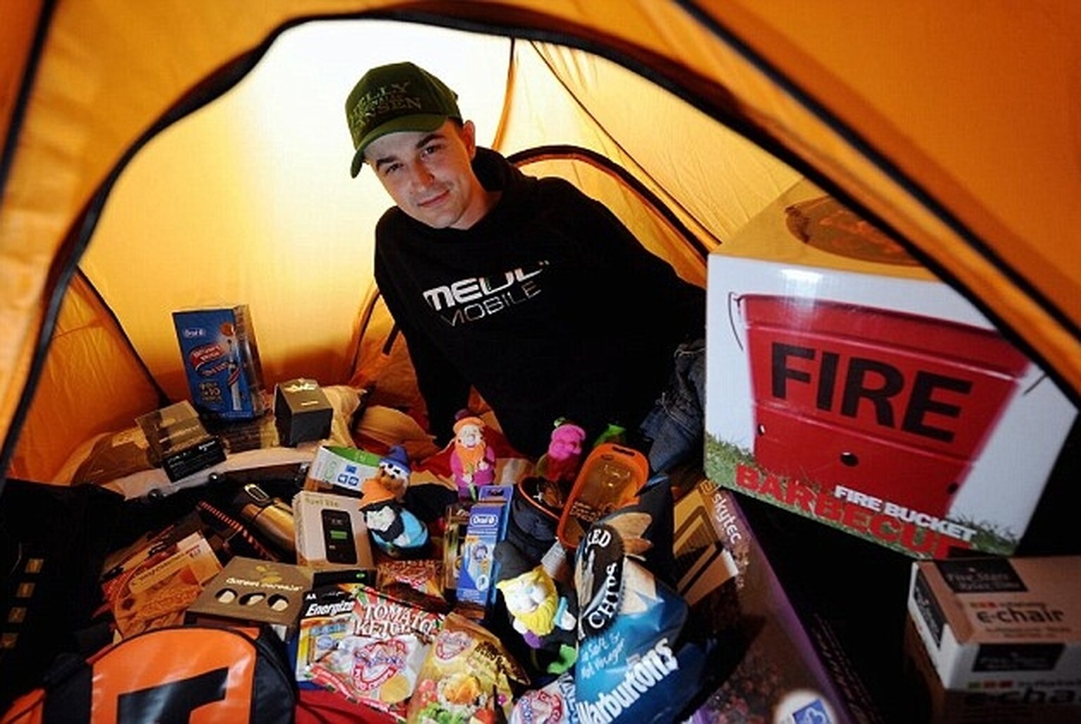 Man will camp for whole month for first UK iPhone 5