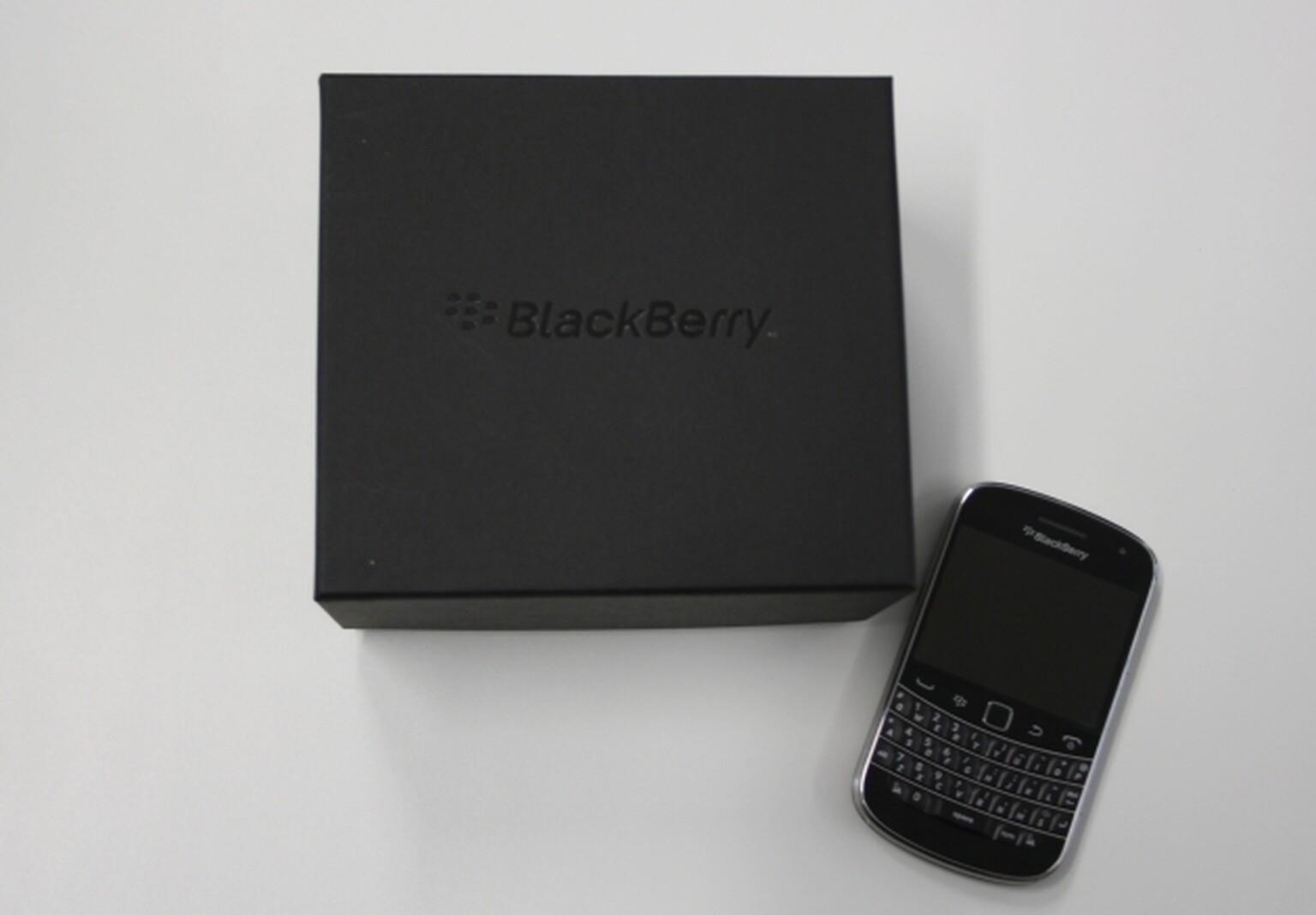 Blackberry Bold 9900: What's in the box?