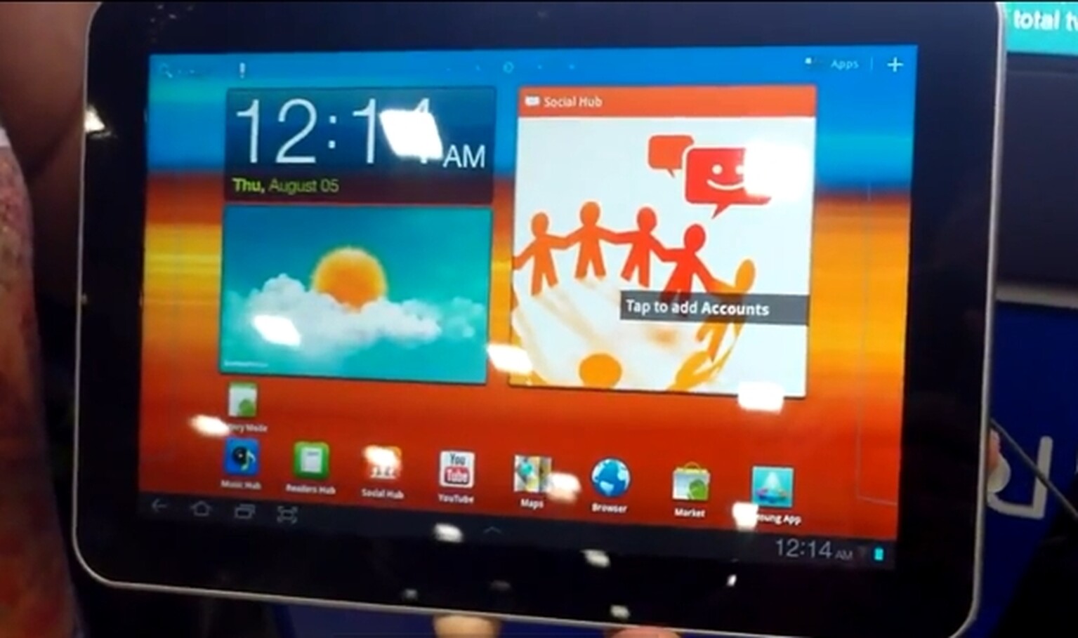 Samsung Galaxy Tab 8.9 gets hands-on video: Thicker than the Tab 10.1?