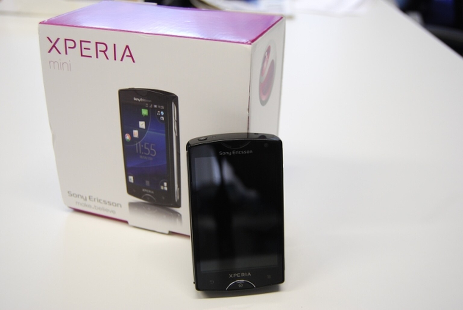 Sony Ericsson Xperia mini: What's in the box?