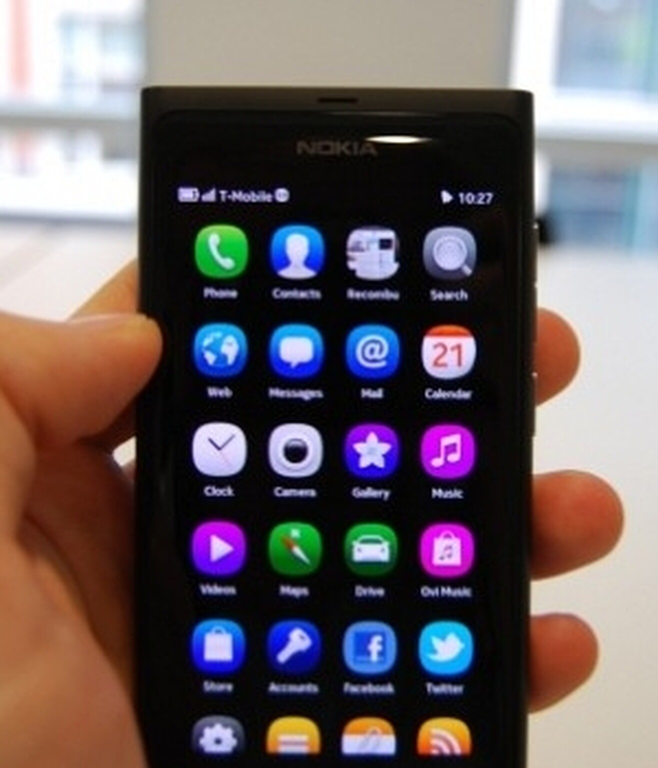 Nokia N9 appears on Expansys: UK release date back on cards?