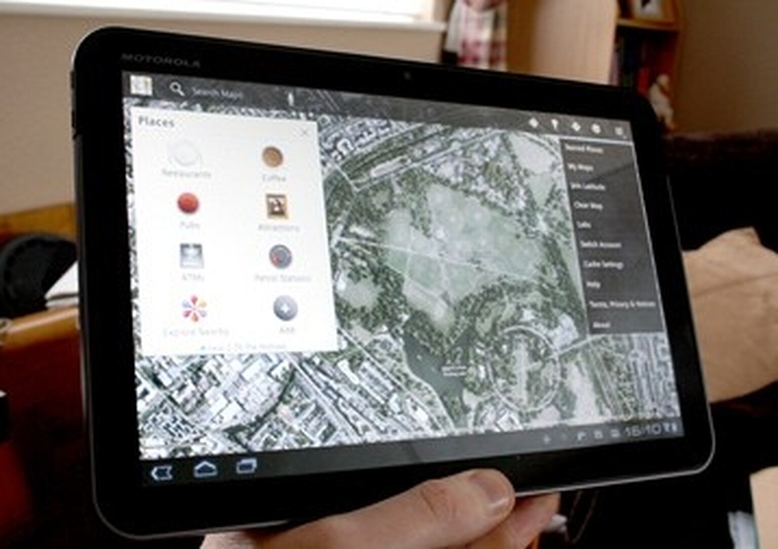 Motorola Xoom gets price-cut at Amazon, Android Honeycomb for under £400