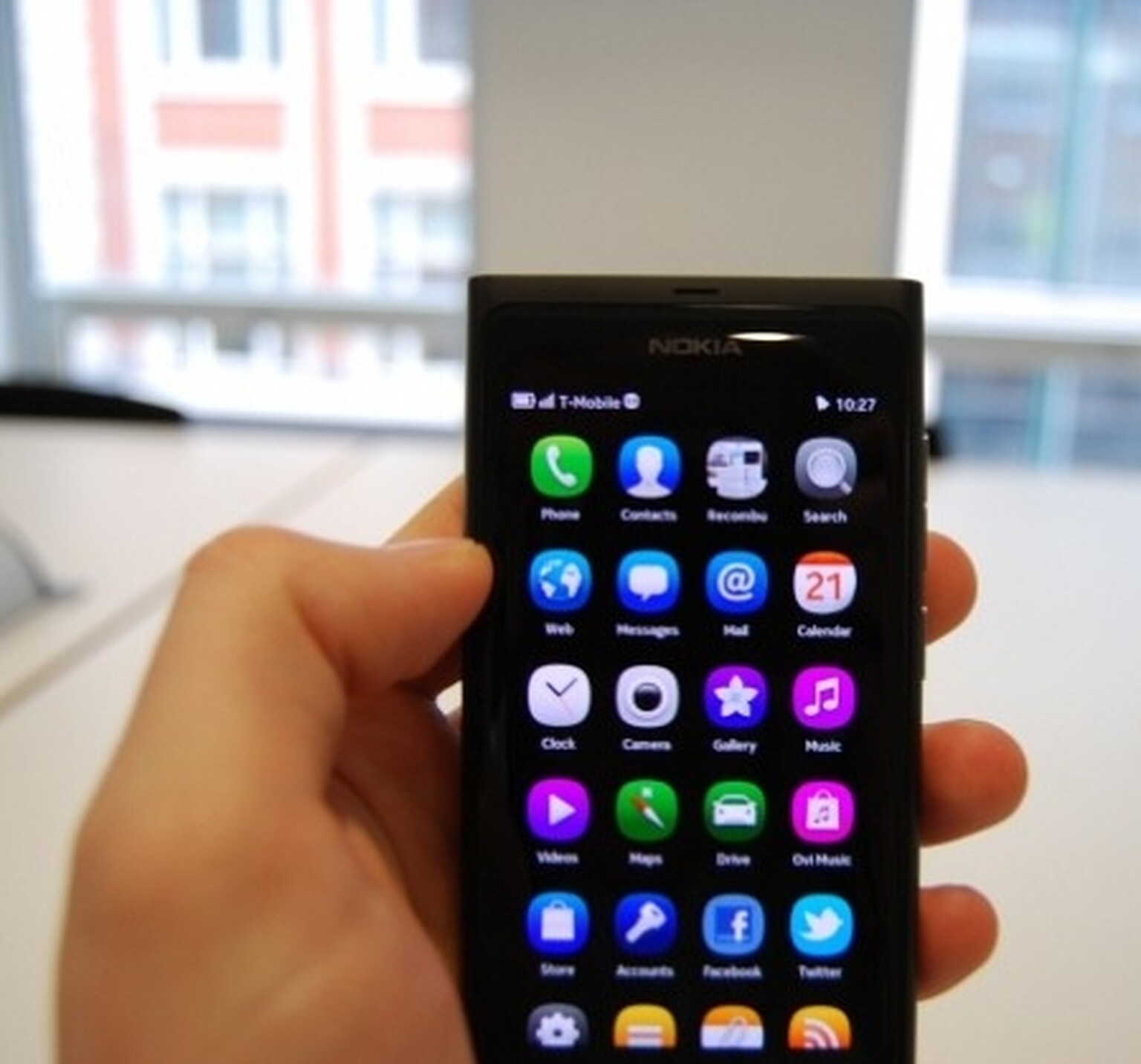 Nokia N9 apparates onto official Italian site: UK release still on the cards?