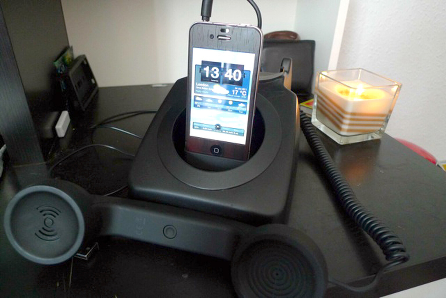 Retro iPhone docking station: 1960’s bakelite-style BT phone plus Native Union Moshi Moshi 01 equals genius