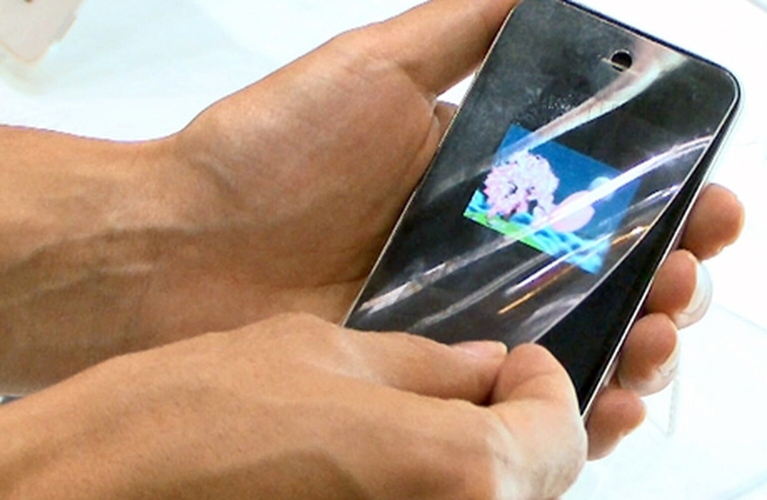 Pic3D sheet transforms your iPhone into a 3D screen- for under £20
