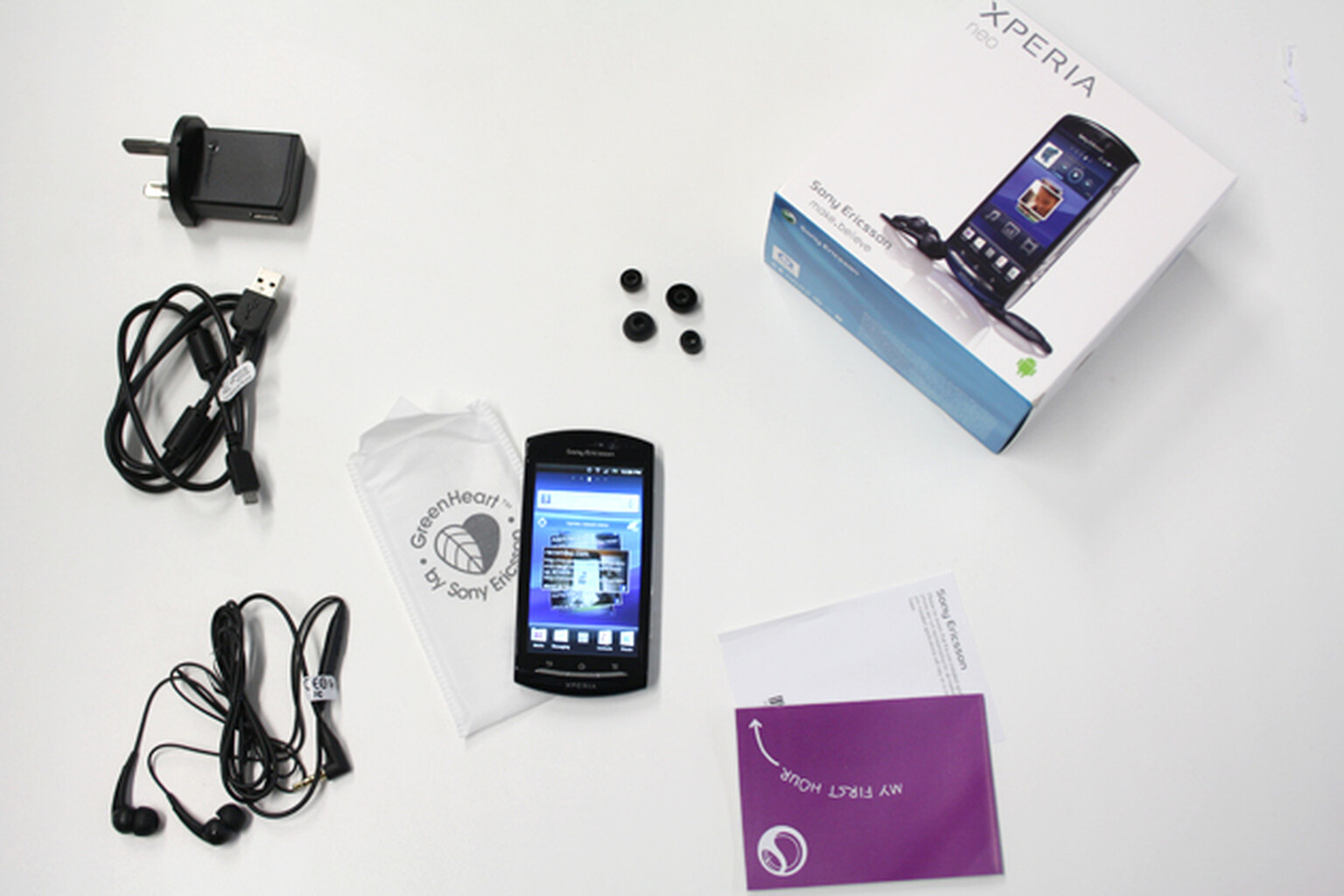 Sony Ericsson Xperia Neo: What's in the box?