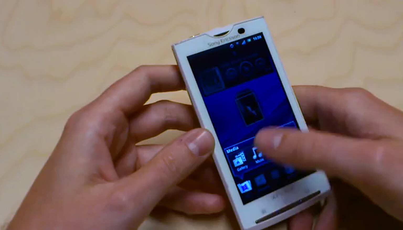 Sony Ericsson Xperia X10 2.3 Gingerbread update ETA August 2011: Facebook inside Xperia comes along for the ride
