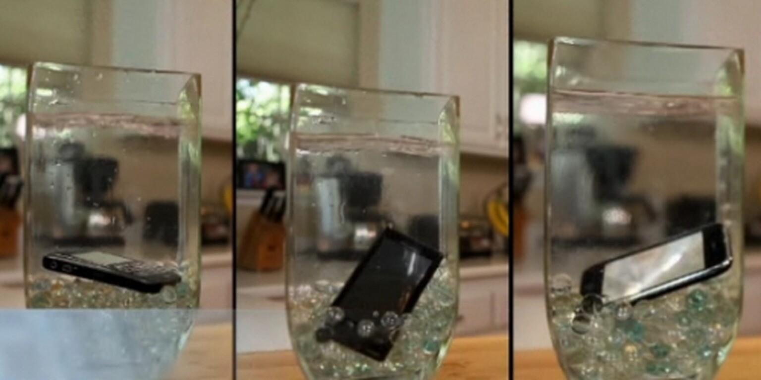 Smartphones submerged: iPhone, Android, and BlackBerry get wet- which one survives?