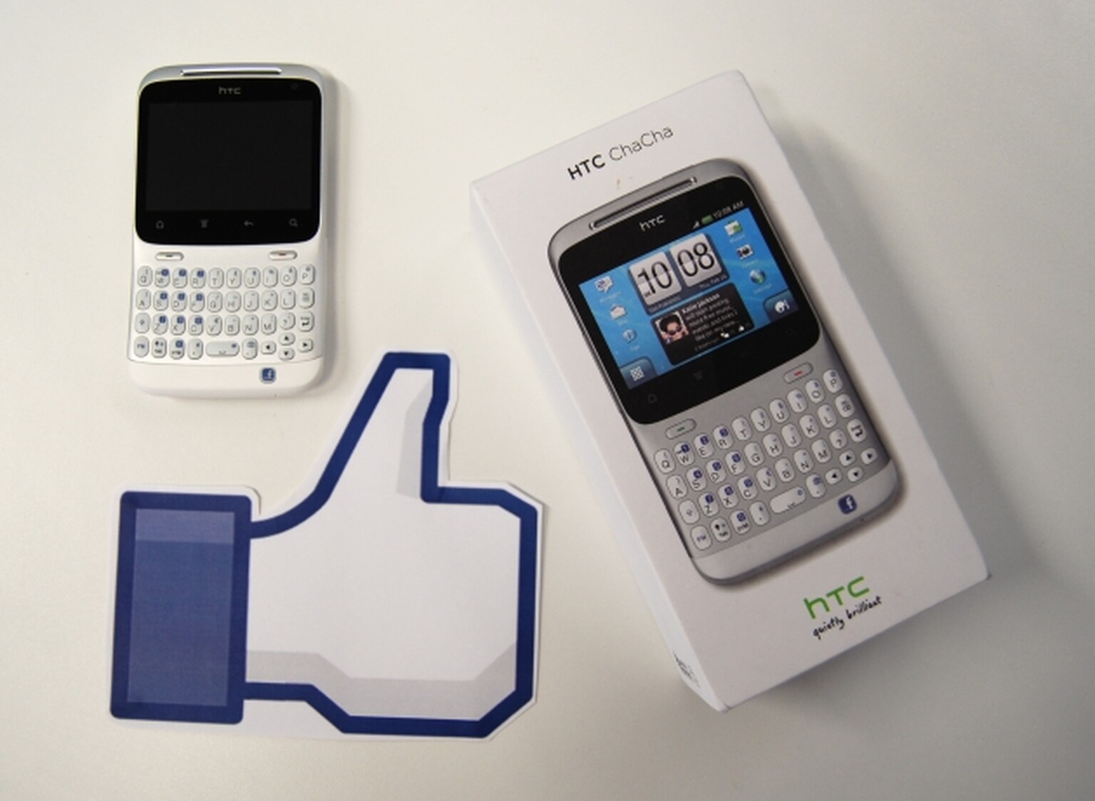 HTC ChaCha, the FaceBook phone: What's in the box?