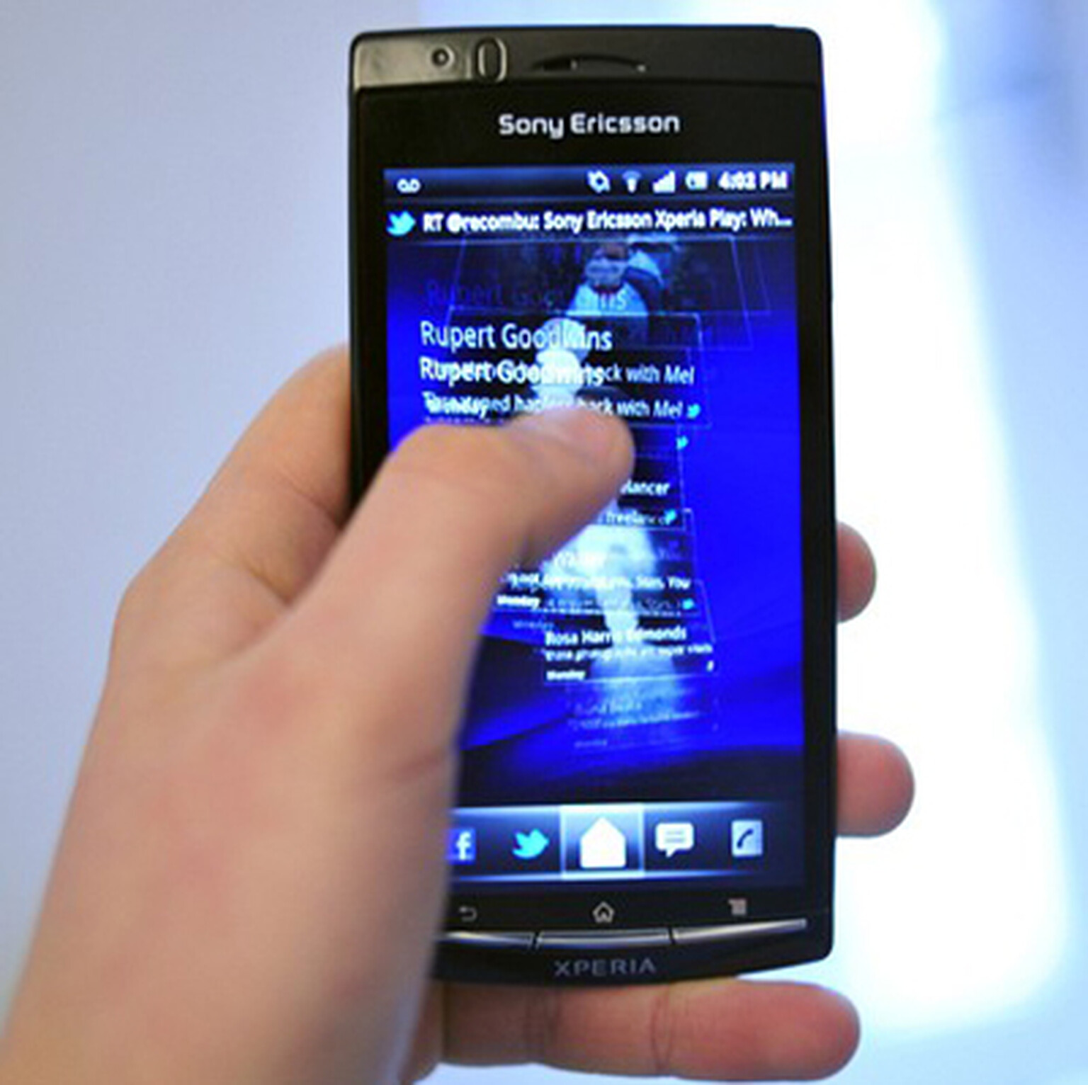 Sony Ericsson begins rolling Android 2.3.3 out to Xperia Arc and Xperia Play phones