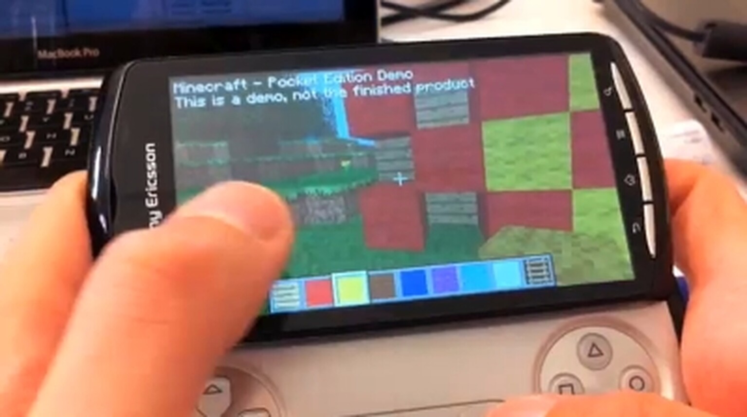 Minecraft Pocket: First ever in-action video on Xperia Play