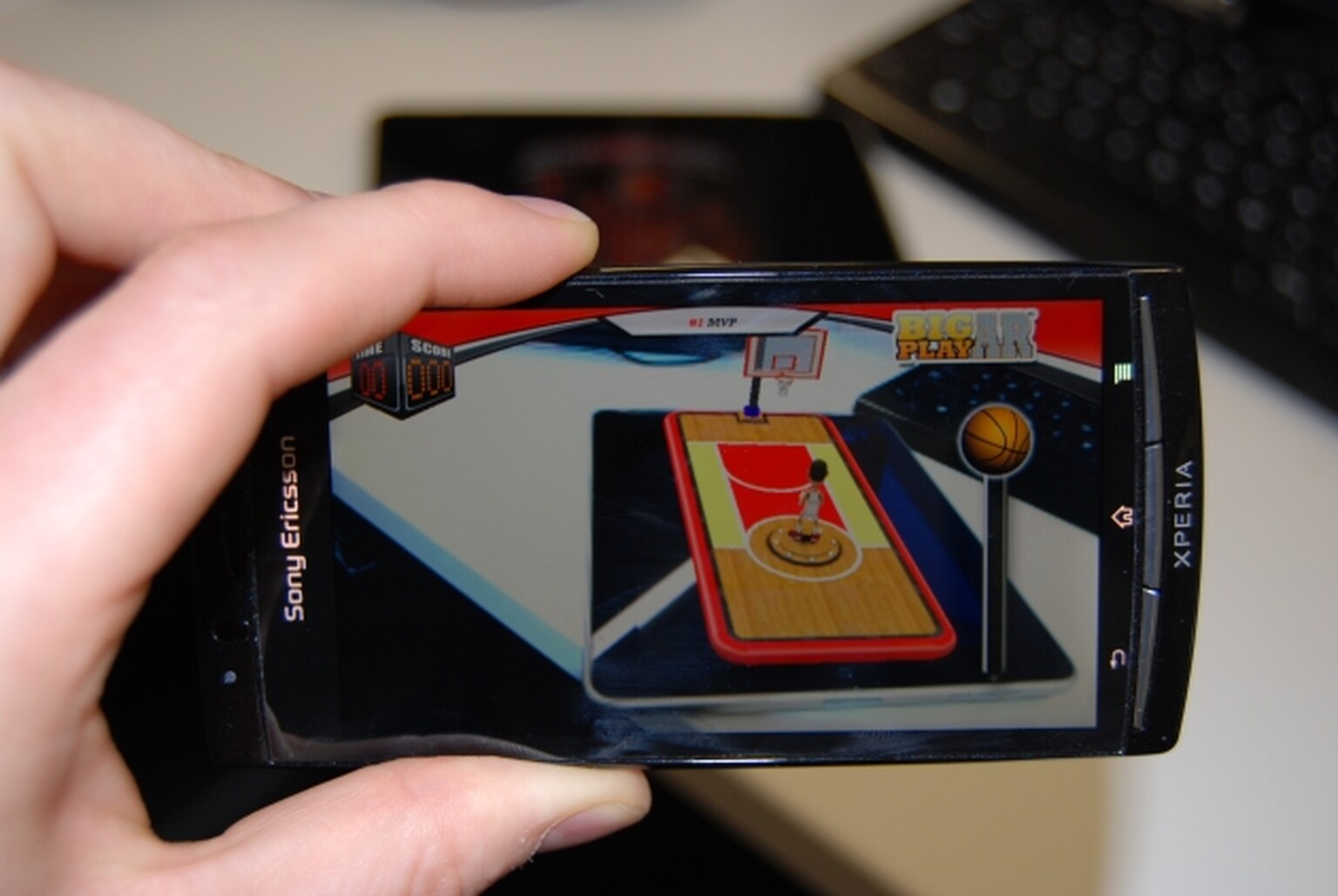 Android phones get Nintendo 3DS-style AR gaming: HoopsAR