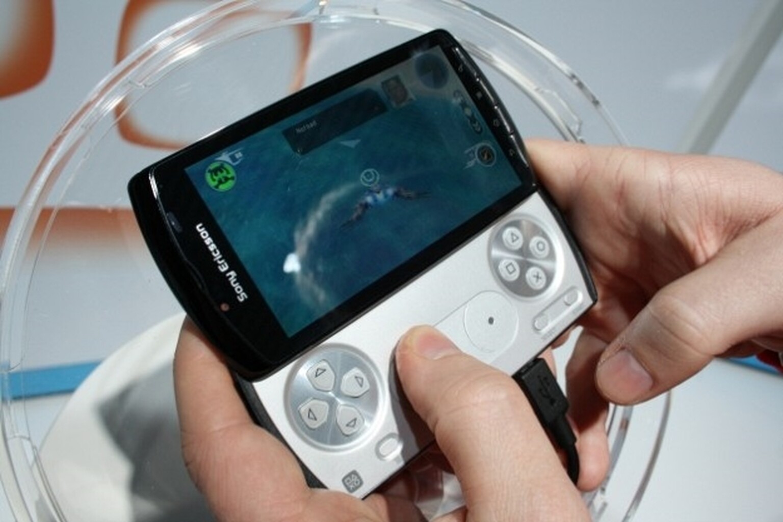 Xperia Play gets price-cut: Now £419 SIM-free at Clove