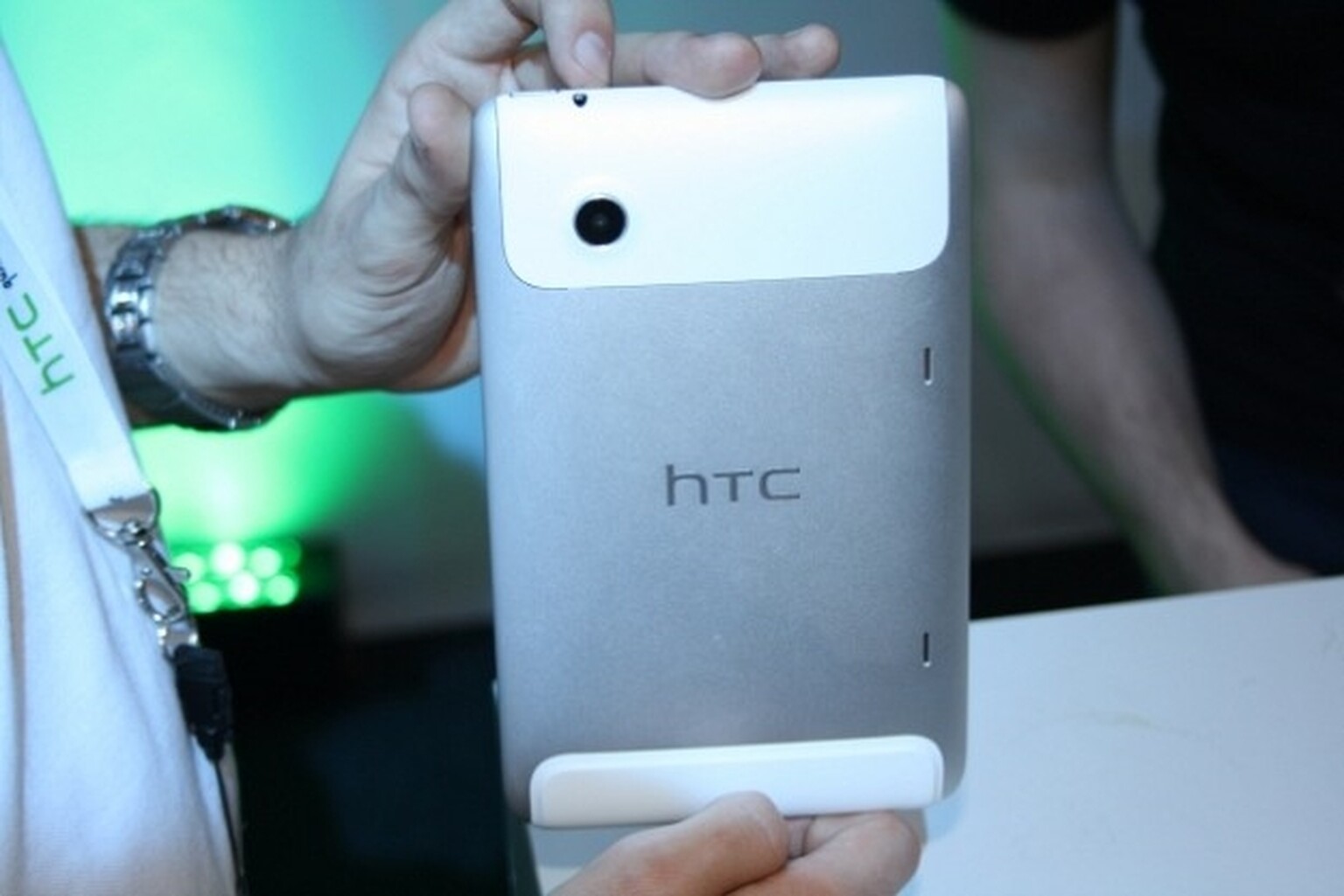HTC Flyer release today: Price? 3G+WiFi £599.99, WiFi-only £479.99