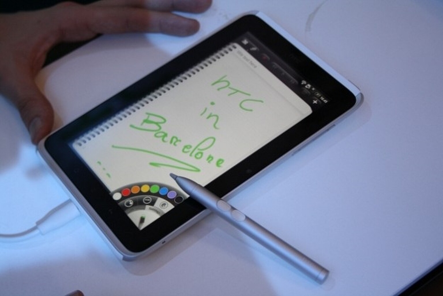 HTC Flyer: UK will have free in-box stylus