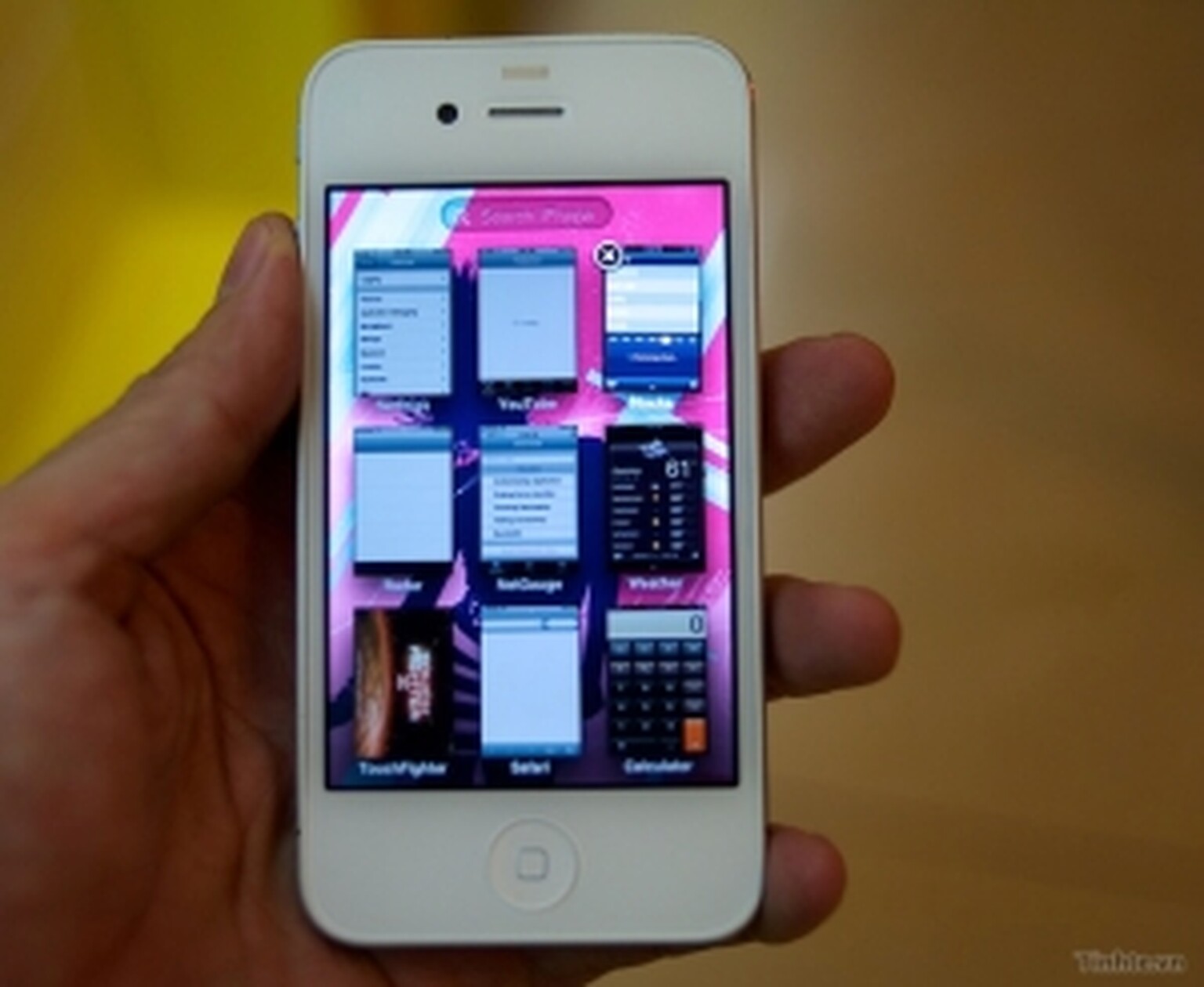 Rumoured ‘test version’ of iOS shows off new multi-tasking function on 64GB White iPhone 4