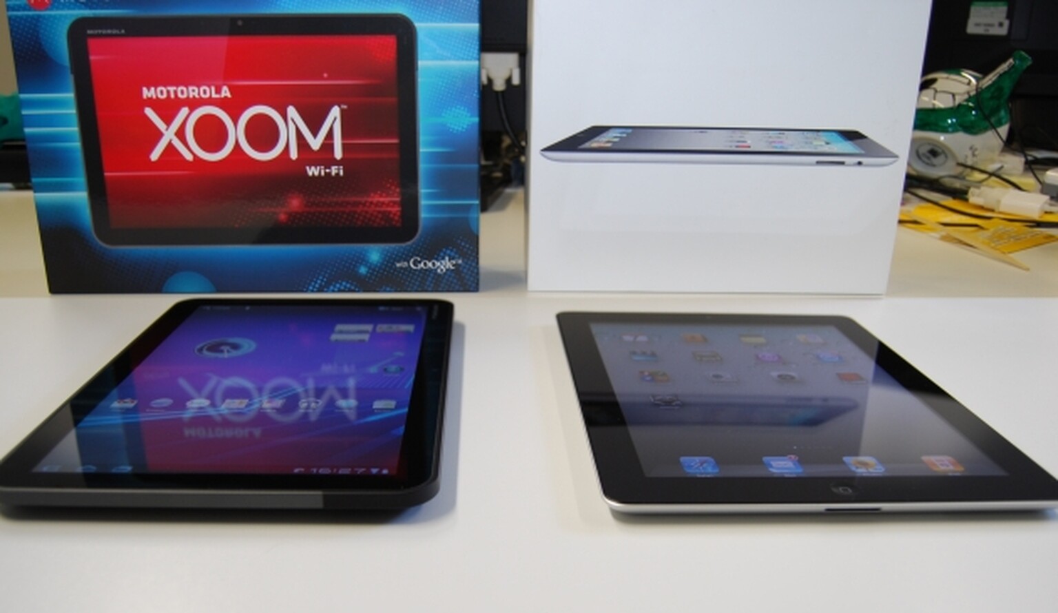 iPad 2 vs Motorola Xoom: The iOS tablet vs The Android 3.0 tablet