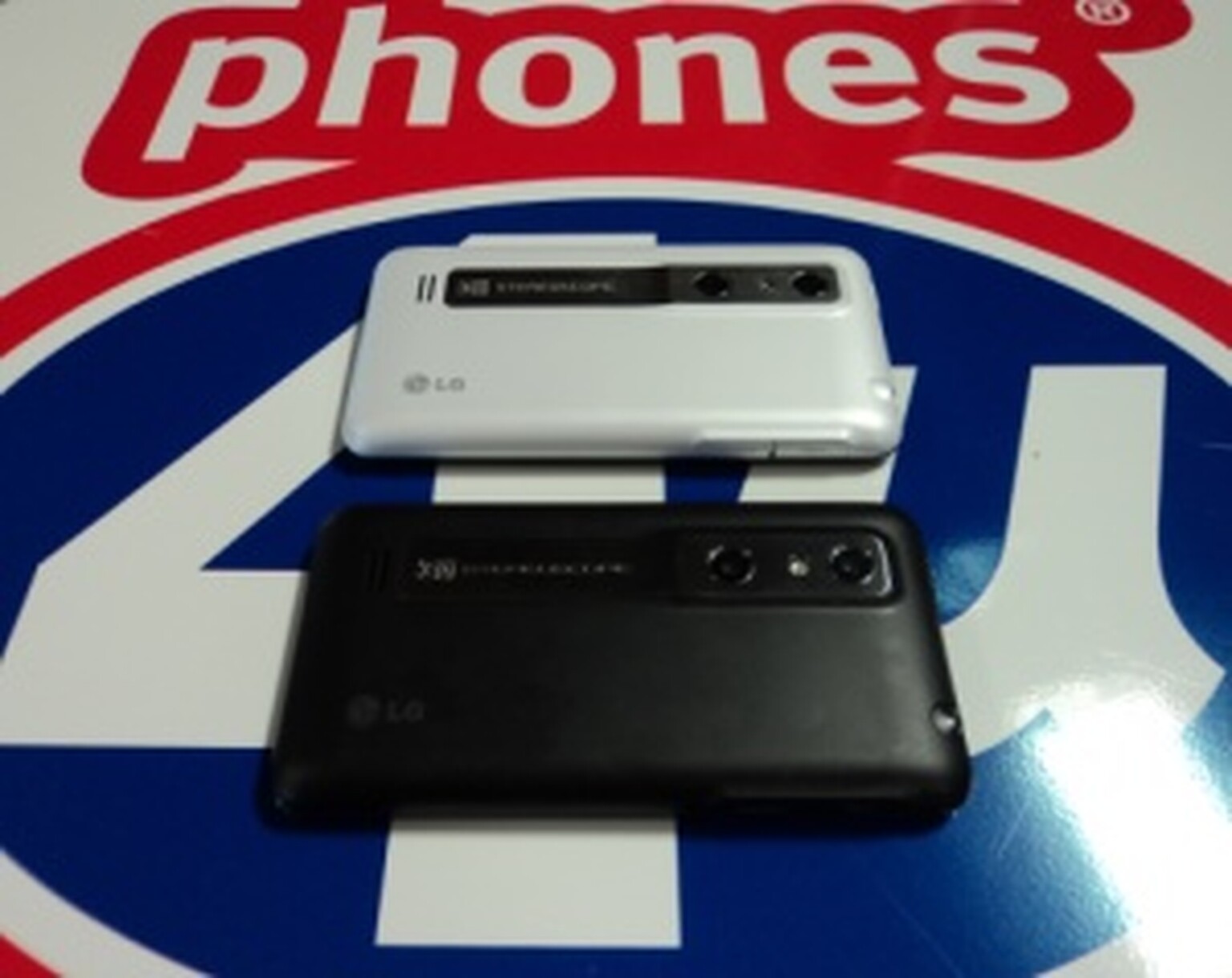 White LG Optimus 3D available to pre-order from Phones 4U