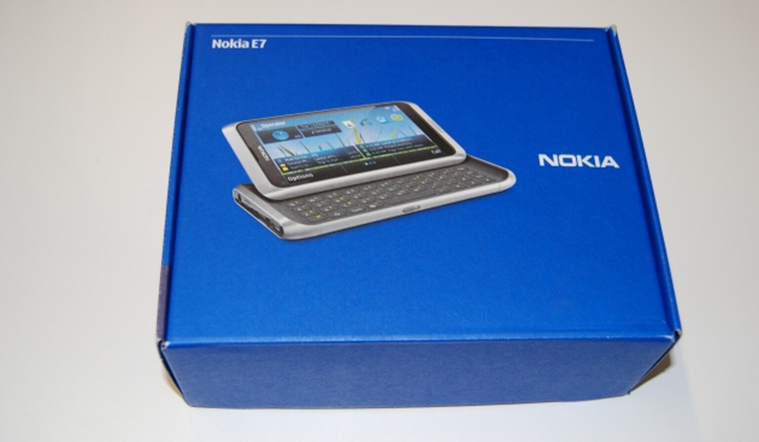 Nokia E7: What’s in the box