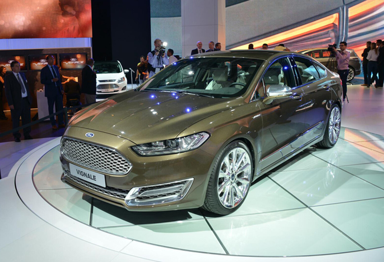 Ford Vignale Mondeo yearns to be posh