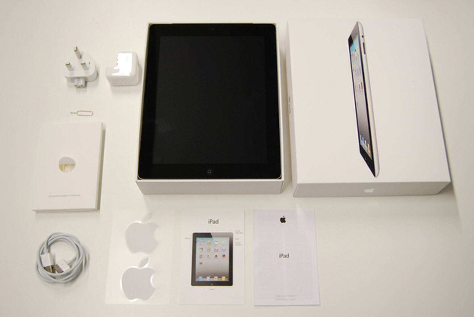 iPad 2: What's in the box + hands on pics