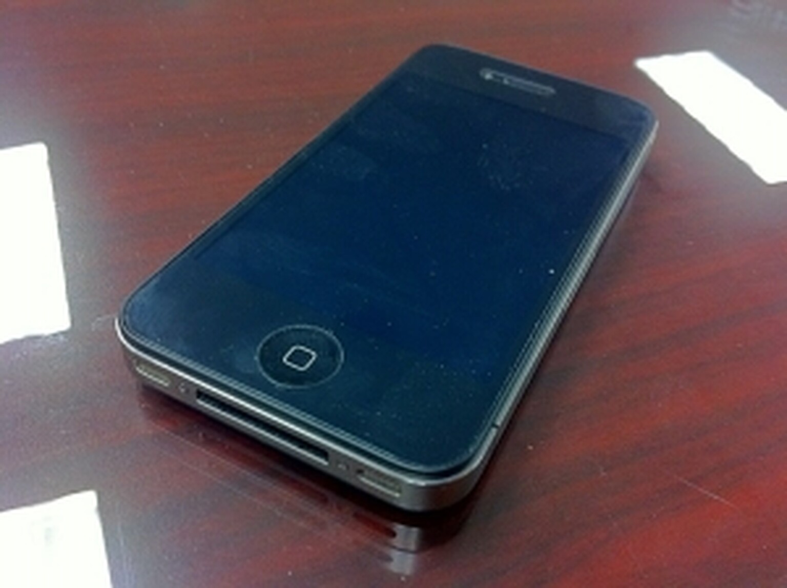 iPhone survives fall from a plane with barely any damage