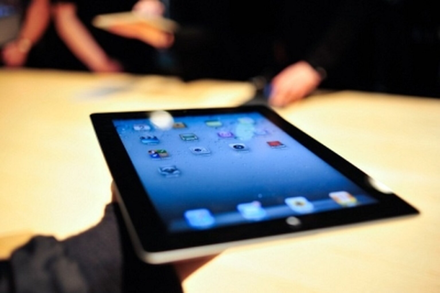 Official: iPad 2 is (slightly) cheaper than iPad 1