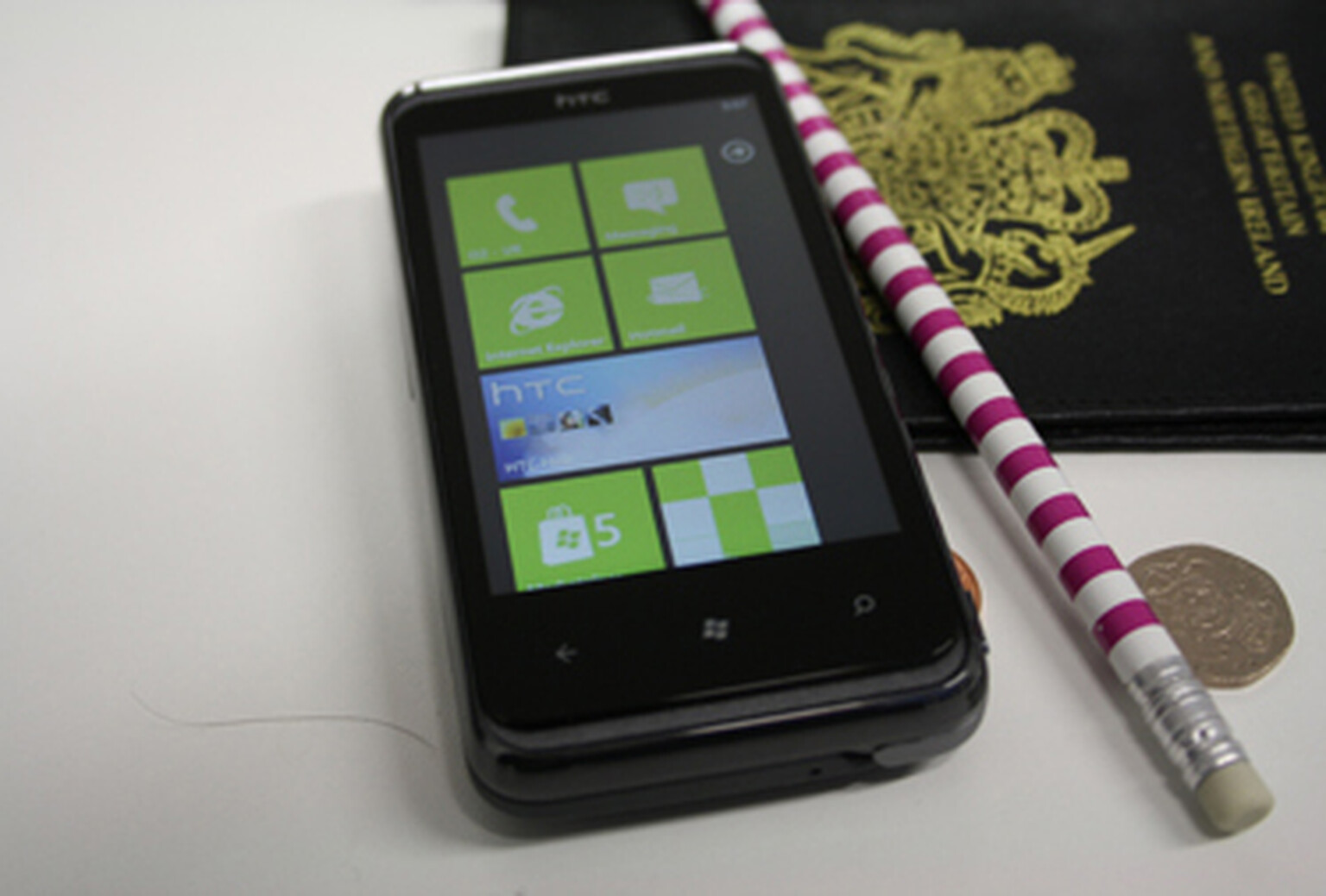 Nearly a million Windows Phone 7 sales in February 2011?