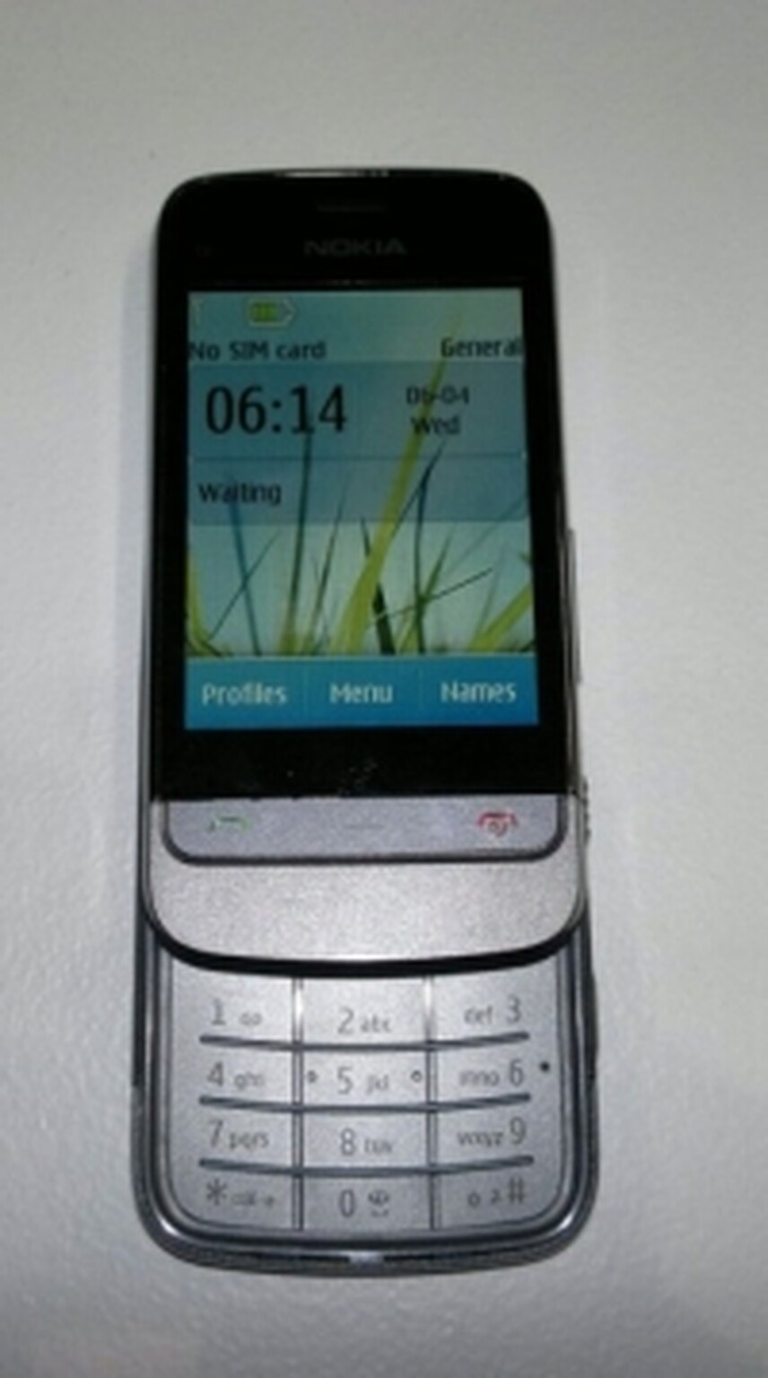 Mysterious Nokia slider revealed with number keypad.