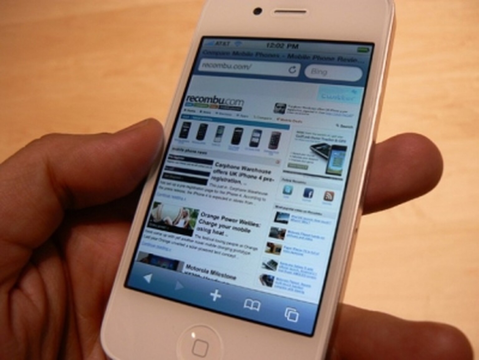 The man from Apple confirms: White iPhone 4 coming this spring