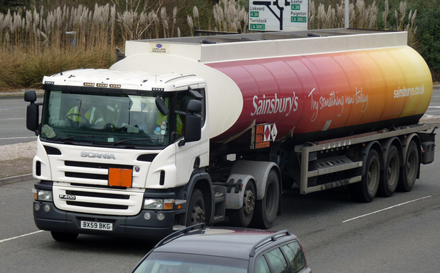 Supermarket petrol war sparks price drop